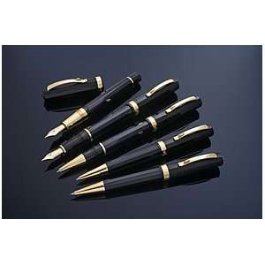 Omas Arte Italiana Gold Fountain Pen   Black/Gold, Medium Nib 02A0044 