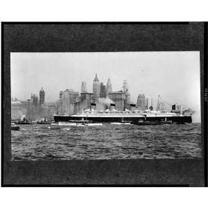  SS Queen Mary, with Singer Building on the left c1936 