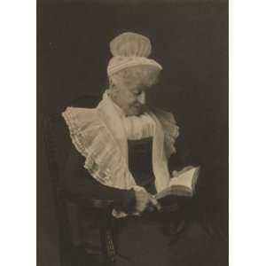   1900 Old woman reading a book / The Misses Selby, N.Y.