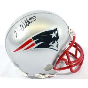  Wes Welker Signed Mini Helmet   GAI   Autographed NFL Mini 