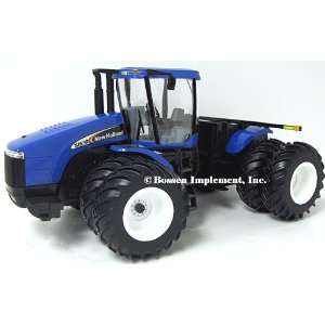  New Holland TJ 530 4WD w/duals Collector Toys & Games