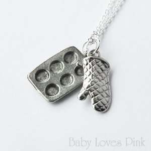  Muffin Pan and Oven Mitt   Baking Necklace Everything 