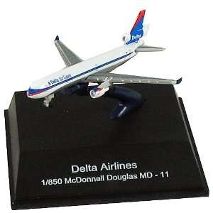   Mini Sky Pilots   Delta Airlines McDonnell Douglas MD 11 Toys & Games