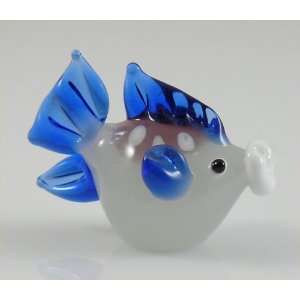 Fish Opaque body with white lips, has Dark blue tail and fins. Also 