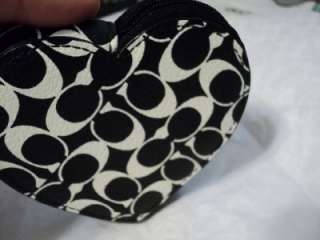 new coach BLACK AND WHTIE CHELSEA HEART COIN PURSE F61634  