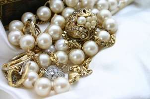 beautiful antique pearl necklace in an estate jewelry collection