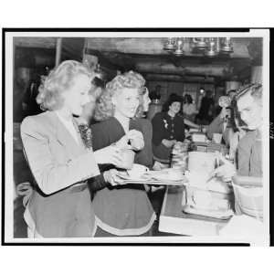   Dietrich, Rita Hayworth, Hollywood Canteen 1942
