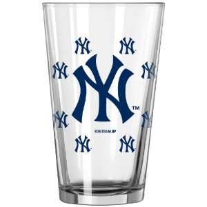 MLB New York Yankees Officially Licensed 16 Ounce Color Changing Pint 