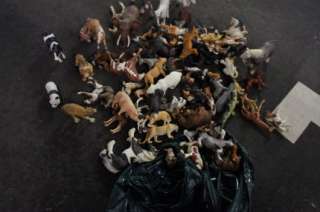 Schleich Tierfiguren   ca. 80 Stück   ein Plastiktasche voll in 
