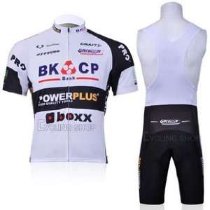 The new bike clothing / sweat shirt + breathable Lycra cycling shorts 
