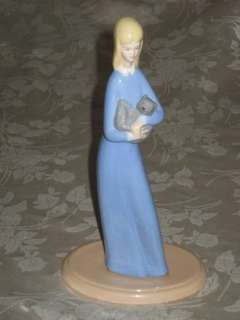 Young Woman Holding Cat Figurine Marie Shiny Finish (LLadro Style) 9 