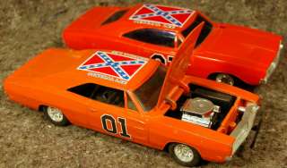 Lot of 2 DUKES OF HAZZARD General Lee 124 DIECAST and REMOTE CONTROL 