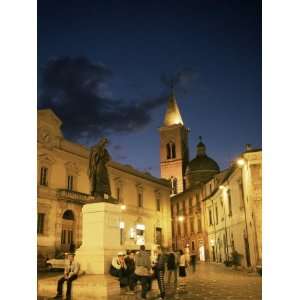 Statue of Ovid, Piazza XX Settembre, Sulmona, Abruzzo, Italy Stretched 