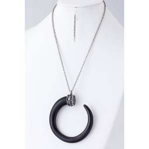  Beautiful Curled Black Tusk Pendant Necklace & Earring Set 